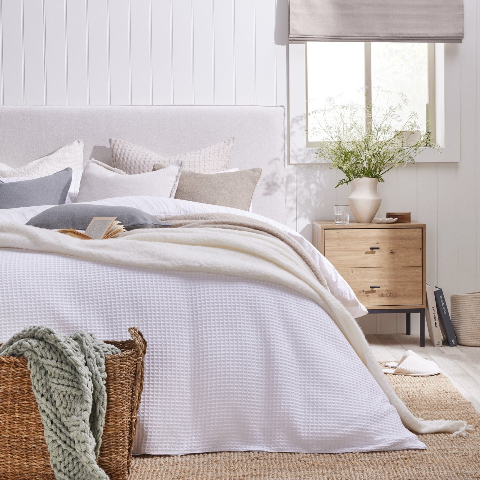 LiomoraOslo Ottoman Storage Bed - Ivory - Image 9