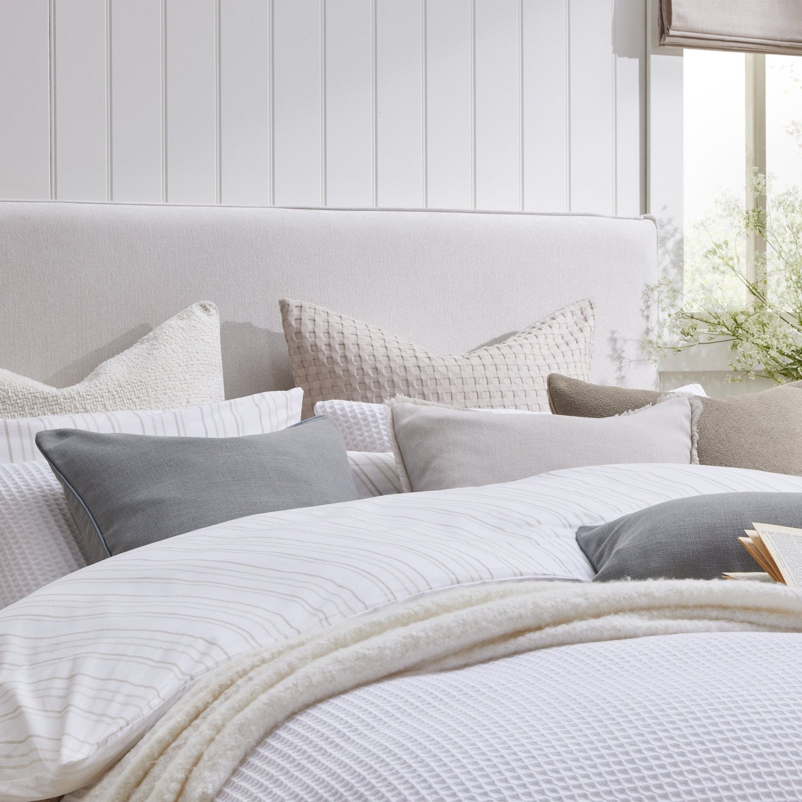 LiomoraOslo Ottoman Storage Bed - Ivory - Image 7