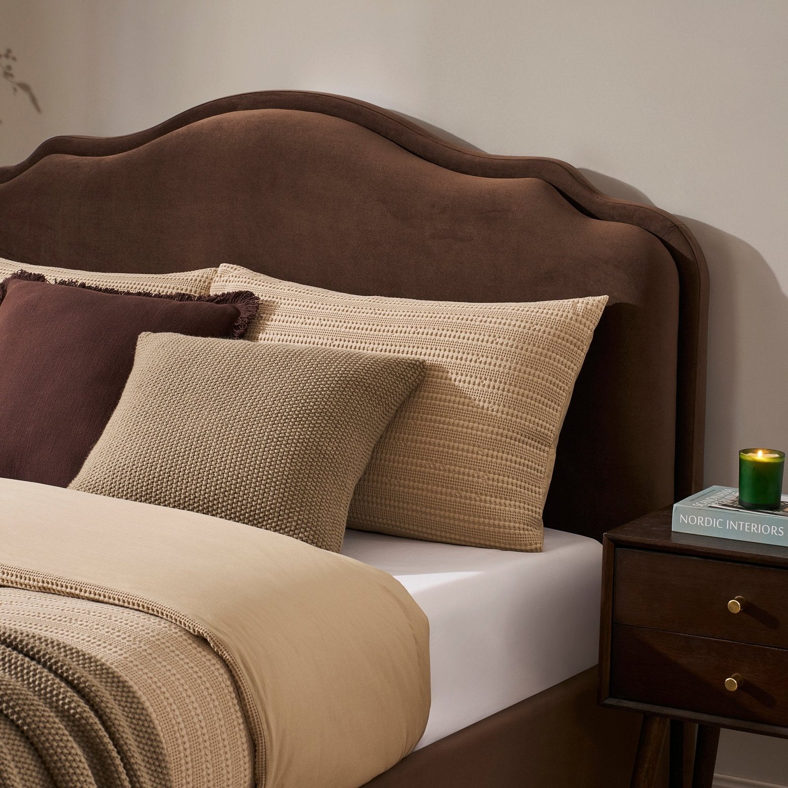 LiomoraWiltshire Ottoman Storage Bed - Cappuccino - Image 8
