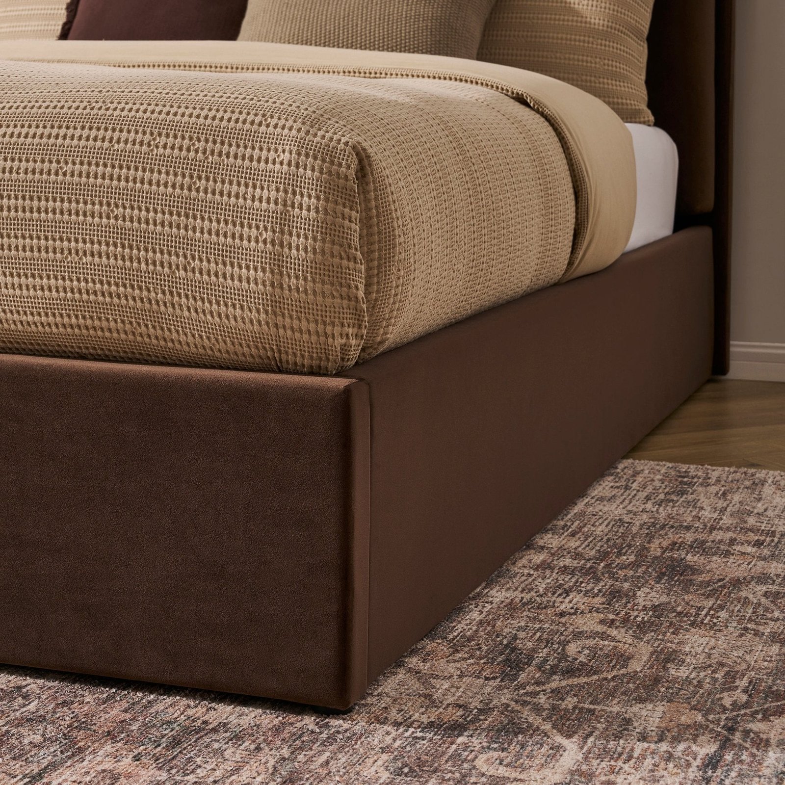 LiomoraWiltshire Ottoman Storage Bed - Cappuccino - Image 9