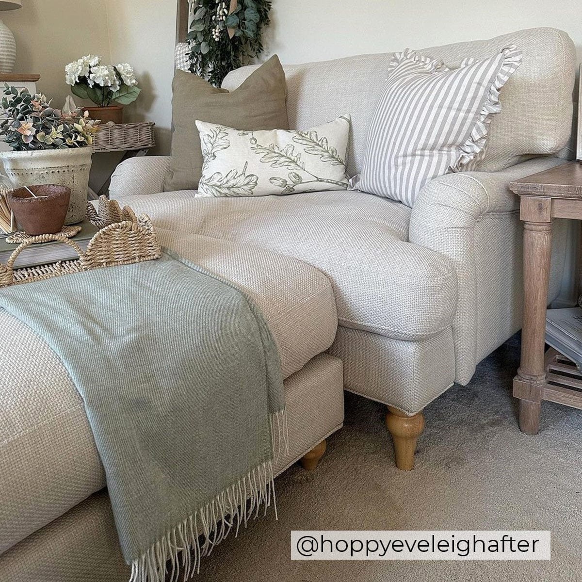 Hampshire Loveseat - Image 2